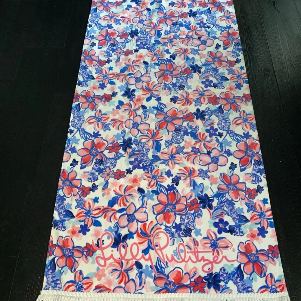 Lilly Pulitzer Beach Towel in Resort White Multi Color Party Like A Lobstar‎